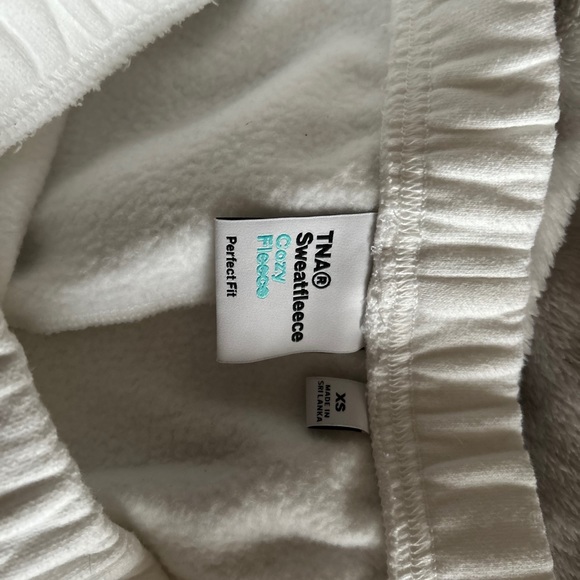 TNA cozy fleece shorts - Picture 3 of 3